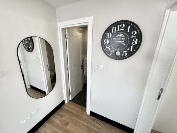 Sea front 3 bedroom apartment with spacious terrace