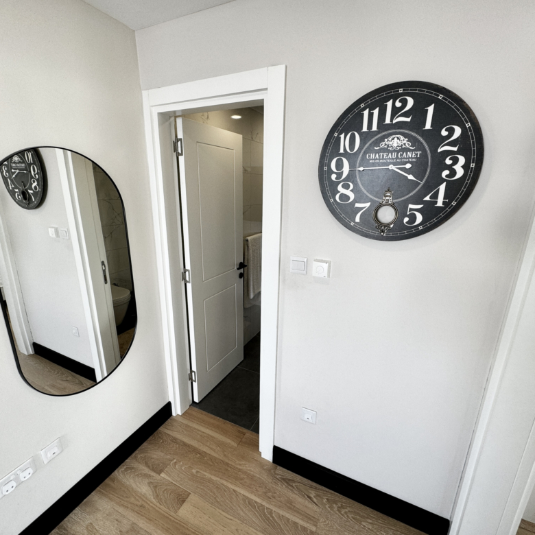 Sea front 3 bedroom apartment with spacious terrace
