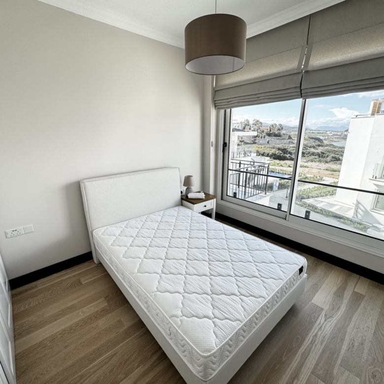 Sea front 3 bedroom apartment with spacious terrace