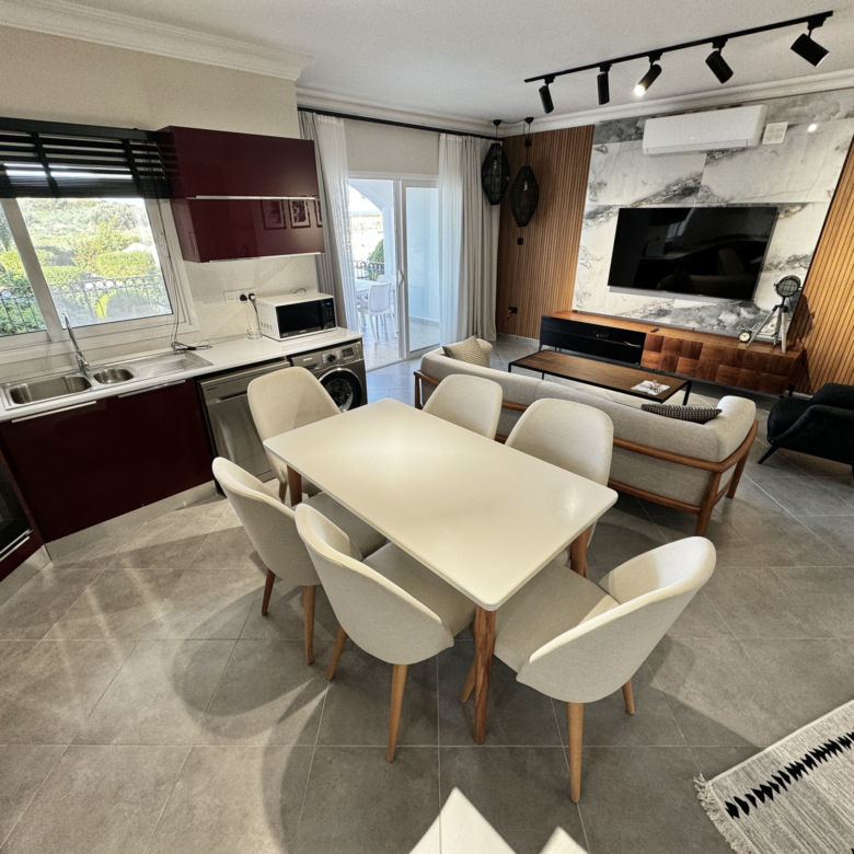 Sea front 3 bedroom apartment with spacious terrace