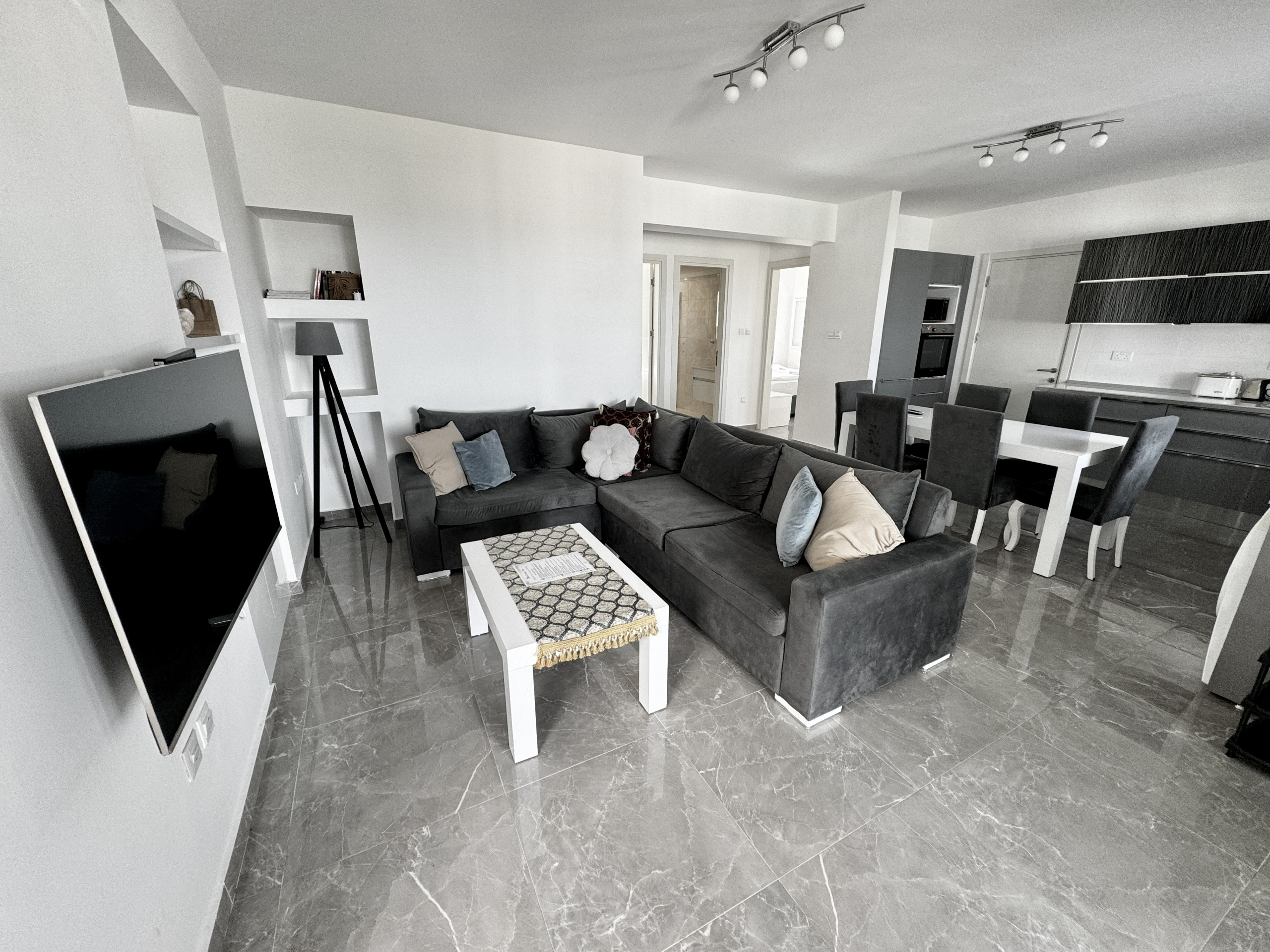 3 bedroom stunning penthouse with mountain and sea view