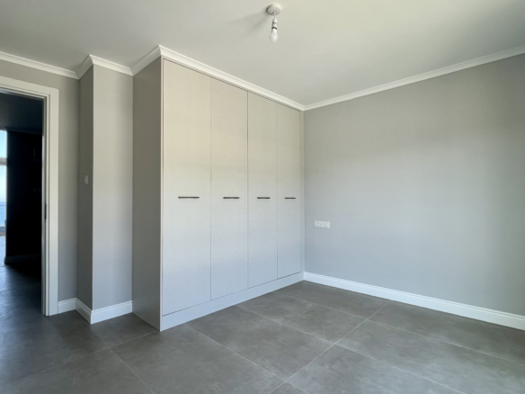 2 bedroom ground floor sea view apartment