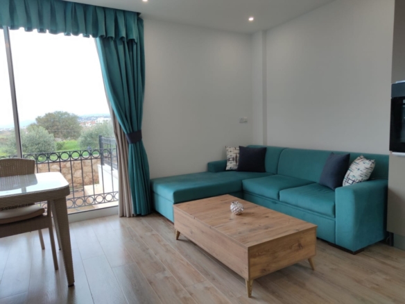 2 bedroom garden apartment within walking distance to the beach