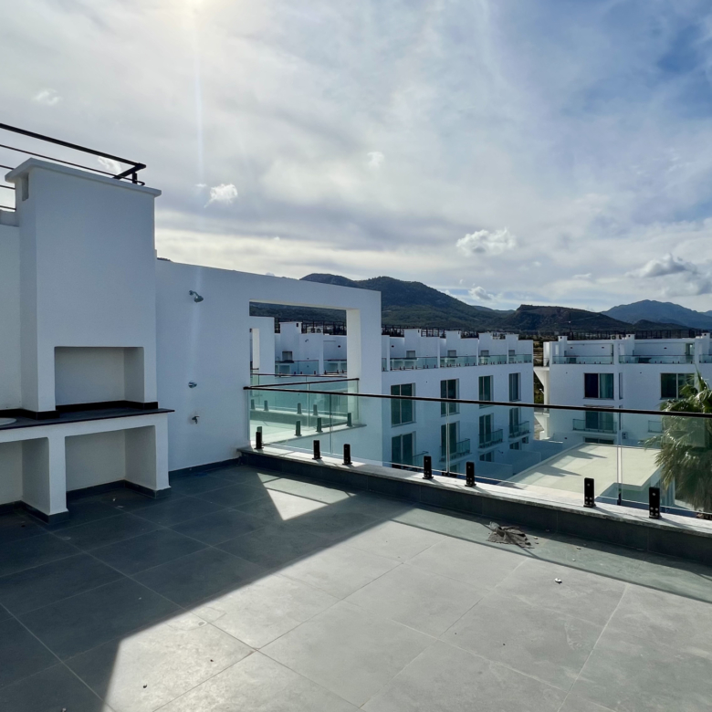 Brand new Sea Front 2 bedroom apartment with roof terrace and jacuzzi