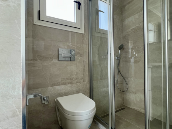1 bedroom pool and mountains views property
