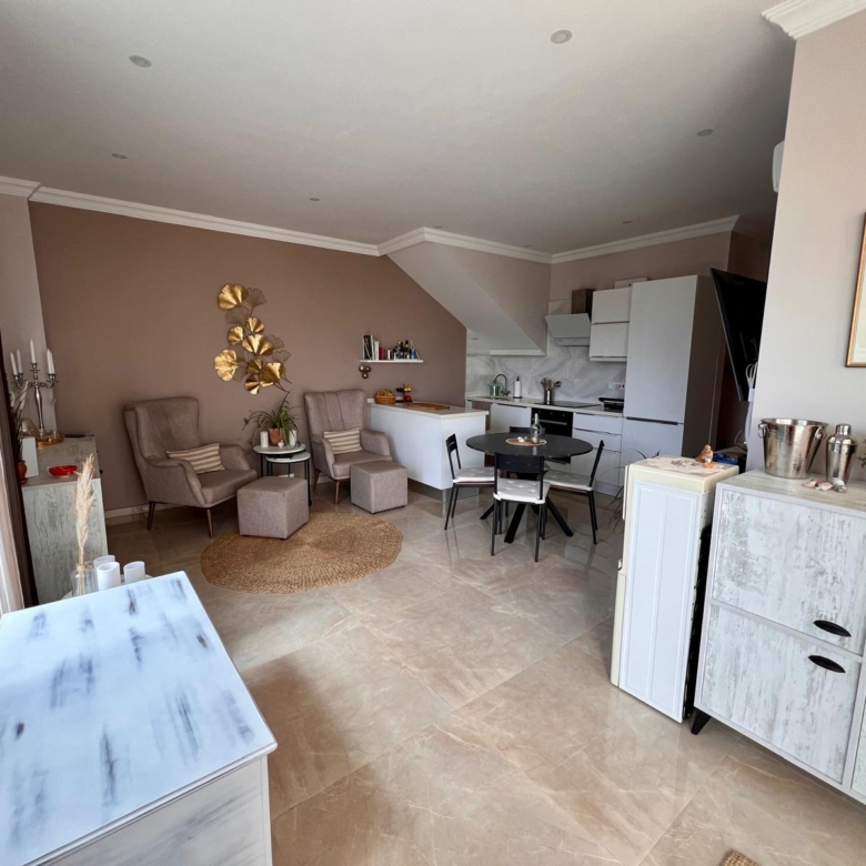 2 bedroom penthouse in Sea Magic Royal