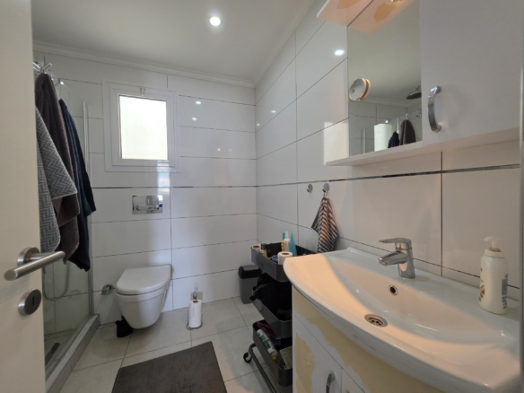 1 bedroom fully renovated stylish apartment